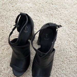 Sleek Black Women's Shoes